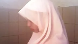 الأبيض والأسود افضل  ...