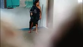 الفتيات الثلاث يمارس ...