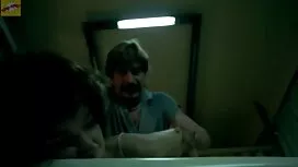لعق طالب بالضرب. موا ...