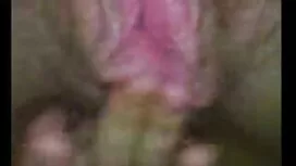 الرجل أمام الصورة فق ...