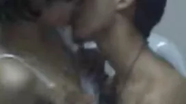 فتاة مع كبير الثدي ا ...