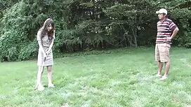 وضع الرجل المسدس على ...