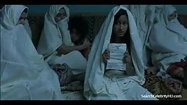 الفتيات في الأخضر لل ...