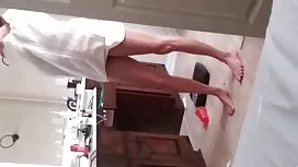 أحمر جدا, النساء احد ...