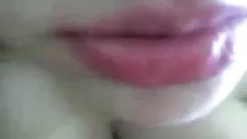 وضع الرجل في المكتب  ...
