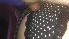 كانت الفتاة عارية عل ...