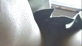 ابنة شابة handjob ال ...