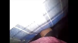 الشرج الولد يقف في ا ...