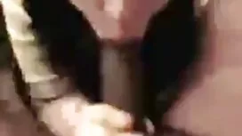 امرأة شابة ندخل في ا ...