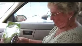 شقراء مع رجل أسود مو ...