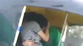 اثنان شاب امرأة لديه ...