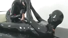 رجل أصلع بالقرب من ا ...
