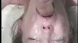 جميلة شقراء مدلل مع  ...