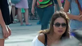 ولد أمي سوار مع قبعة ...