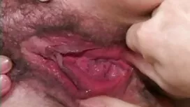 شقراء مع اثنين من أص ...